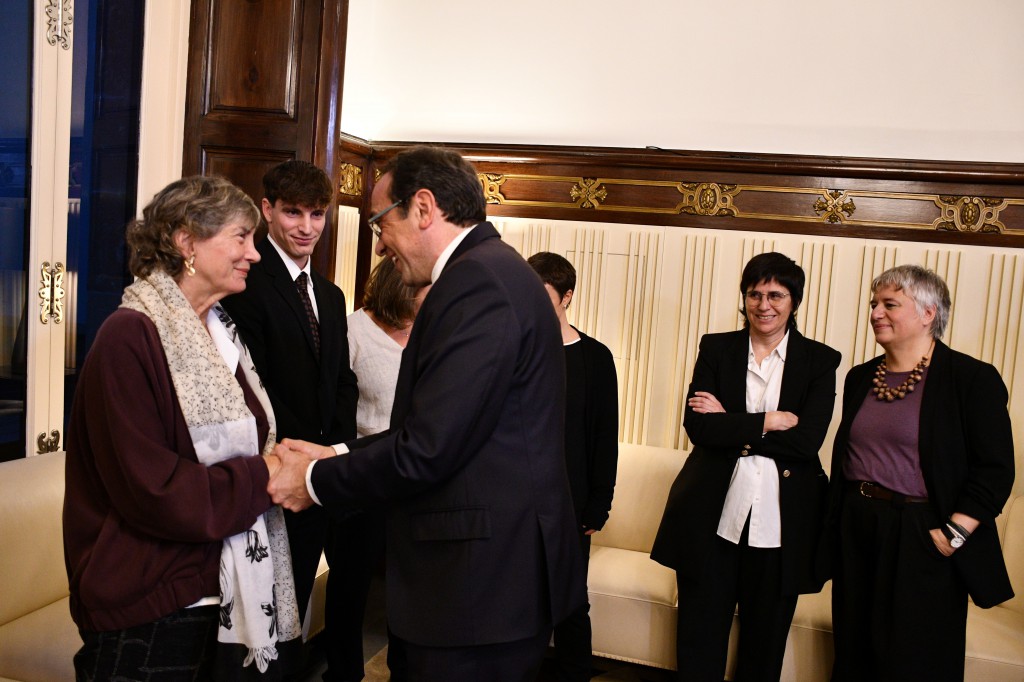 Anna Romeu, saludada por Josep Rull