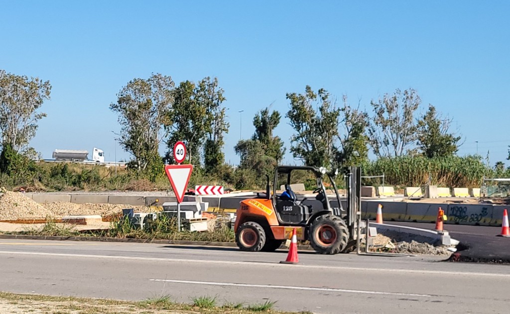 OBras en La Parellada, con la B-25 al fondo (paso del camión)