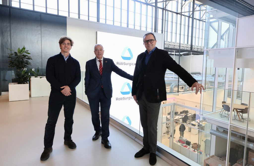 Carlos Vives, CFO de RobSurgical, Pere Navarro i Mario Ferradosa.