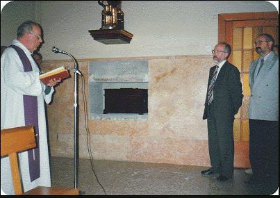 Imagen retrospectiva de Mossèn Lluís Alonso Cámara, en el acto de reinhumación de los restos del Dr. Antonio Pujadas y Mayans en Sant Boi, el 5 de junio de 1997.