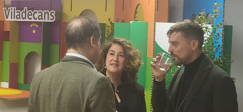 Antonio Lucio (de espaldas), Olga Morales y Marc Serra