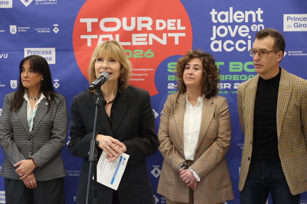 Lluïsa Moret con Gemma Badia a su derecha y Olga Morales a su izquierda