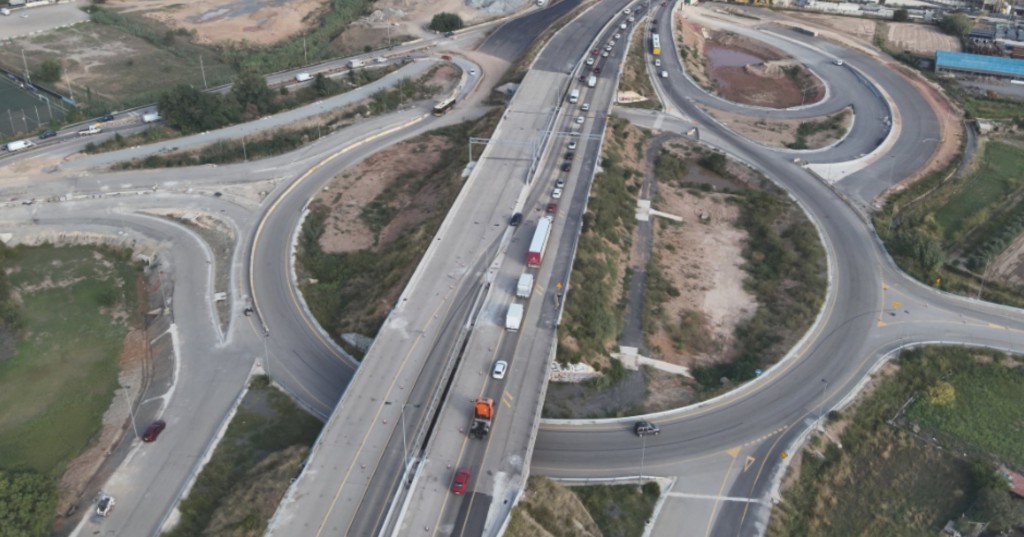 Vista aérea de la rotonda elíptica antes de la apertura de los nuevos ramales