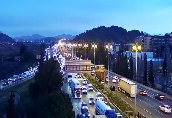 Retenciones en la B-23 en Molins de Rei este lunes de entrada a Barcelona