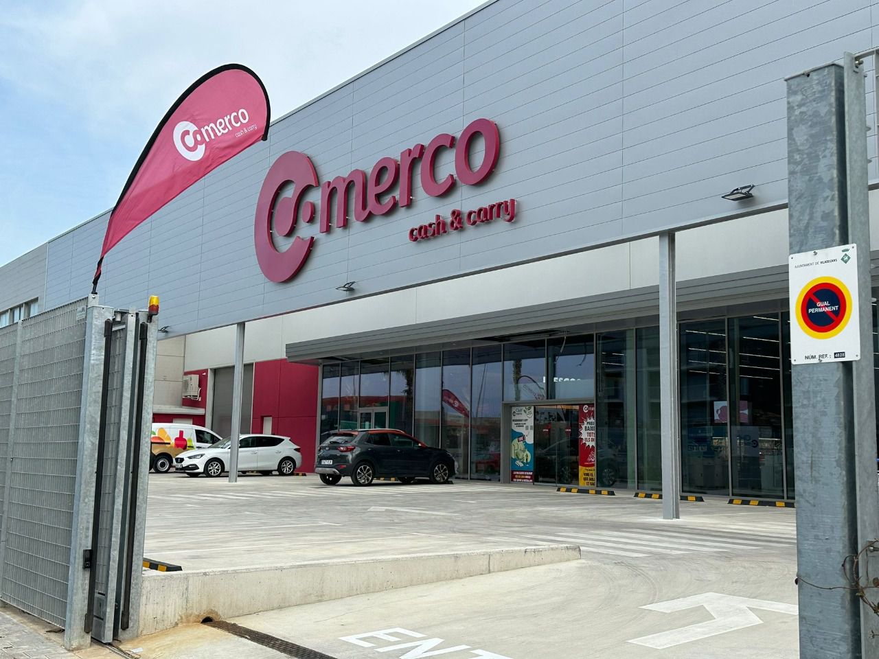 En un primer momento se informó de forma incorrecta de que el asalto se había producido en el supermercado mayorista Comerco