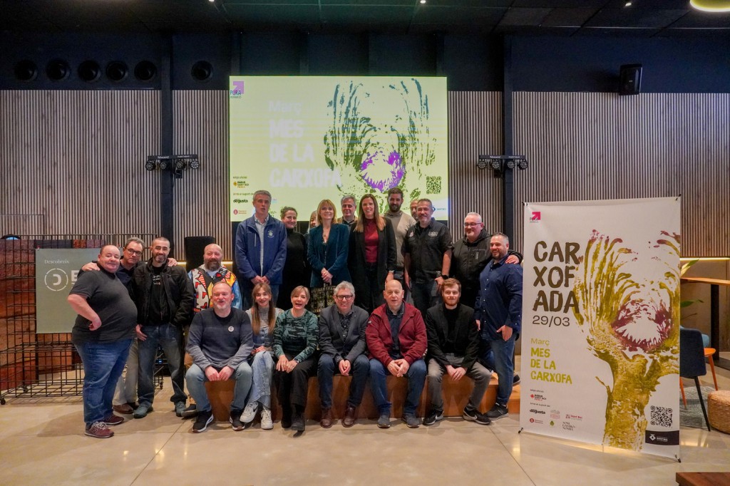 Foto de grupo de la presentación del Mes de la Carxofa