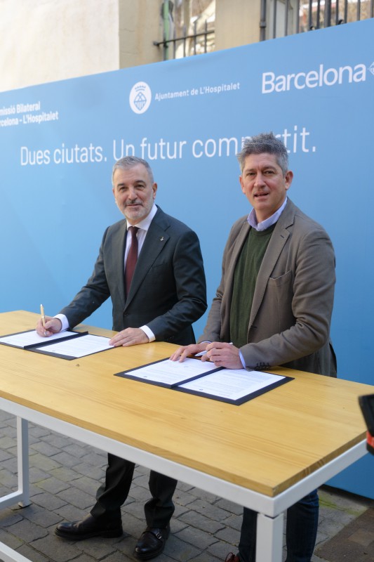 Jaume Collboni, alcalde de Barcelona (a la izquierda) y David Quirós, alcalde de L'Hospitalet