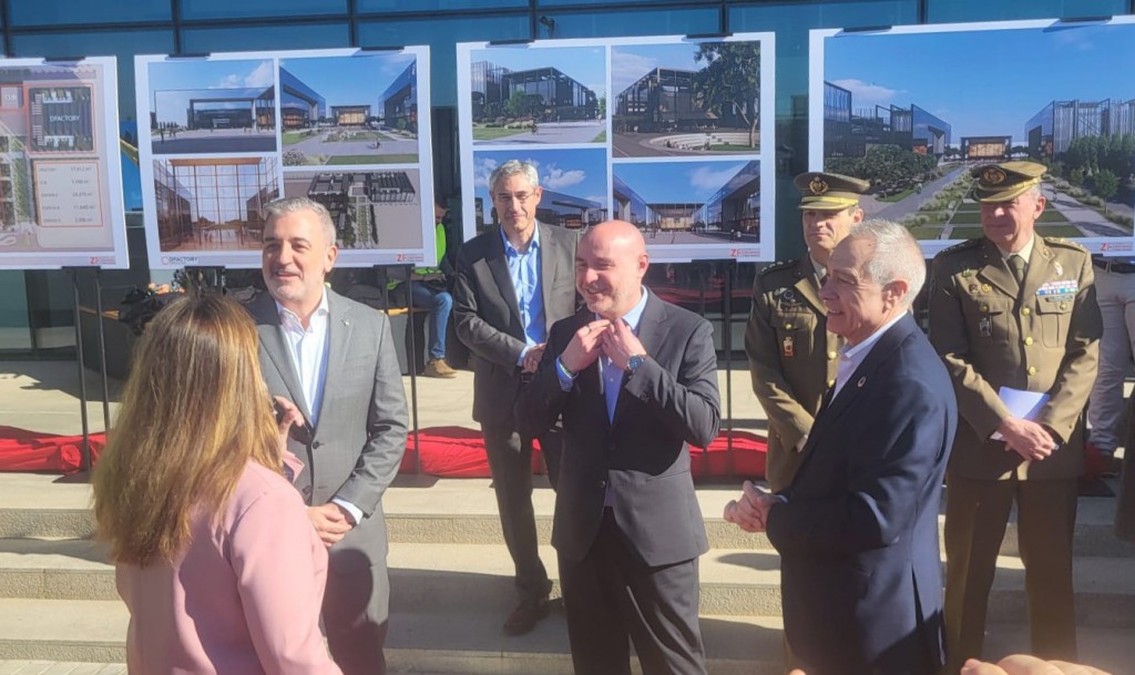 De izquierda a derecha: Collboni, Calvo y Navarro, con Sorigué de espaldas