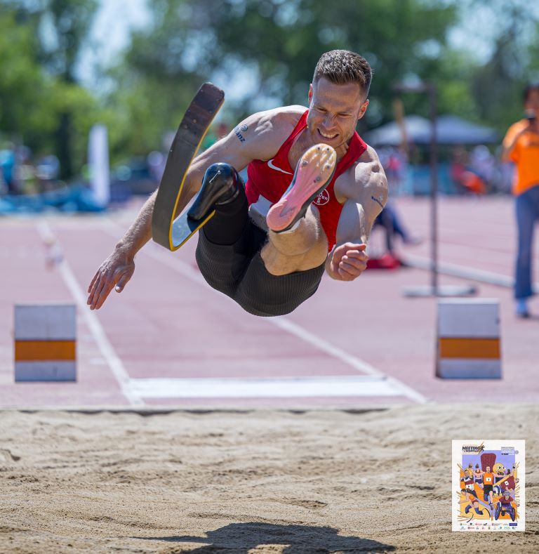 Markus Rehm en l'instant en què va establir la millor marca estatal en salt de llargada (Míting, 2023).