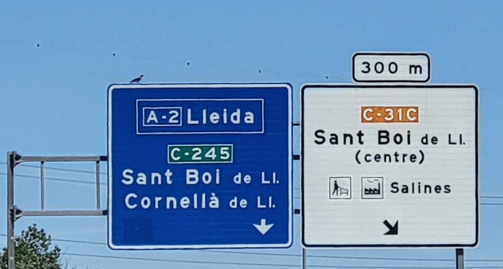 Cartelería señalando la proximidad del enlace a la C-31C aún sin abrir