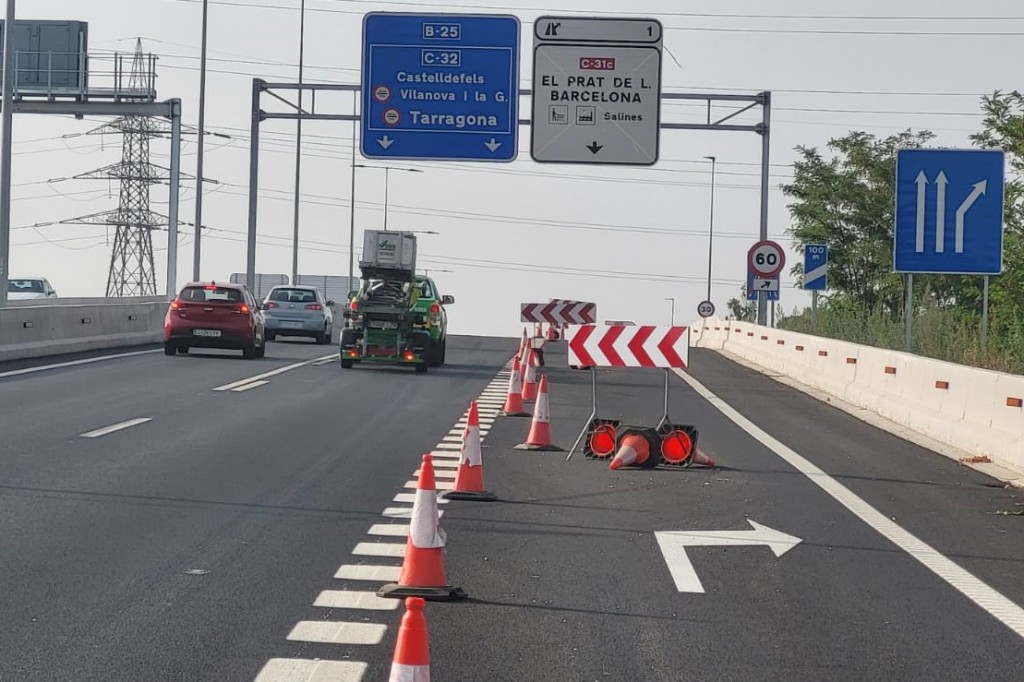 A la derecha, el carril de la salida 1 de la B-25 todavía inoperativo