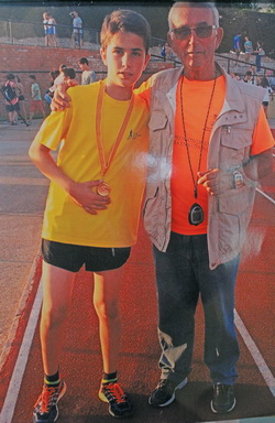 FLORES amb un jove Paul McGrath a la pista d’atletisme de Gavà.