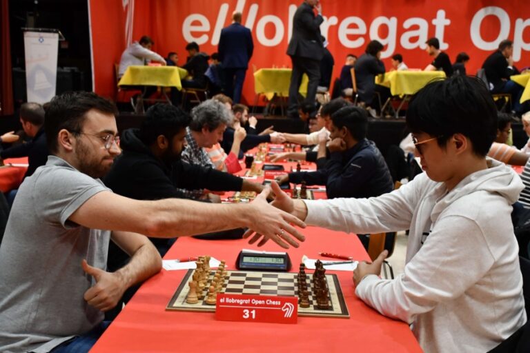 Magnus Carlsen and Zhongyi Tan, winners of the 2022 rapid world cup - El  Llobregat Open Chess Tournament