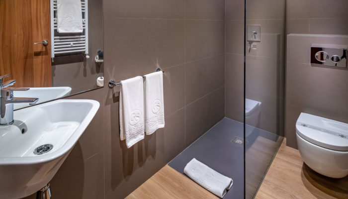 21A-Habitación-Twin-Nueva-Baño-1-MD-700x400