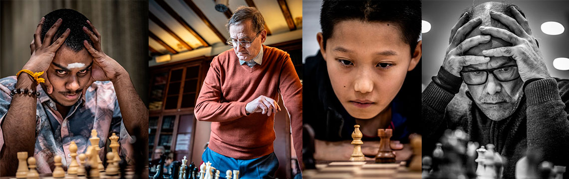 Cuatro jugadores de ajedrez mostrando concentración en una partida.