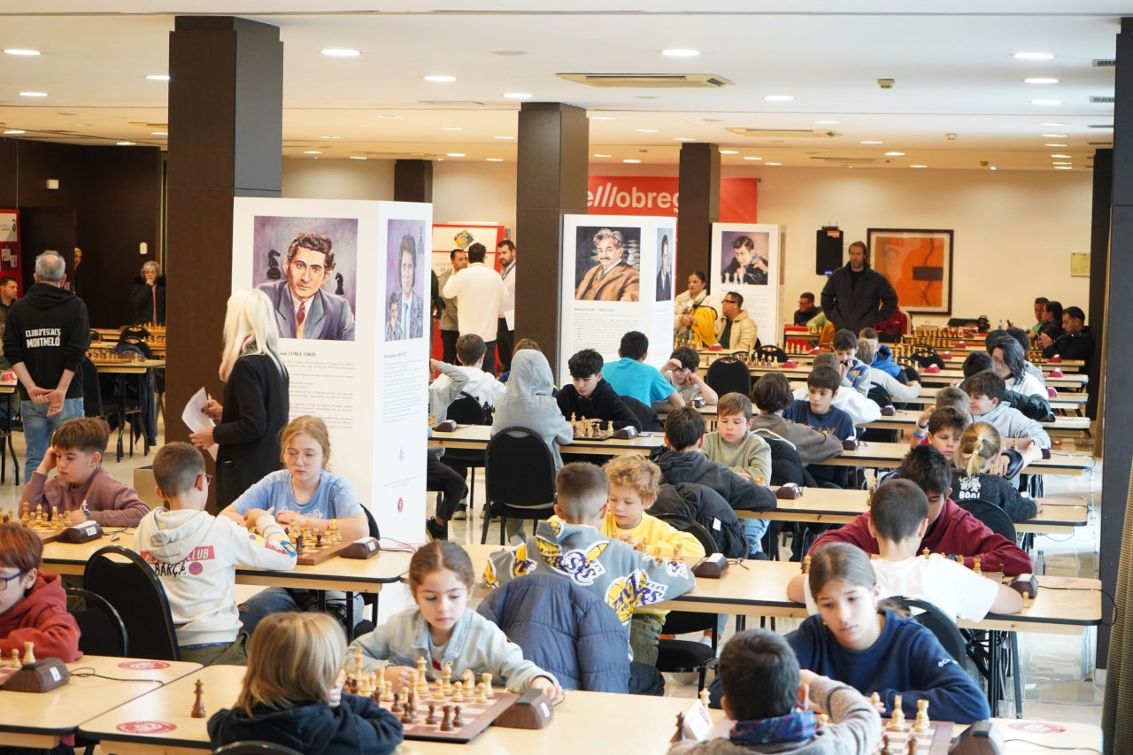 Niños compitiendo en el IV Torneig Escolar El Llobregat